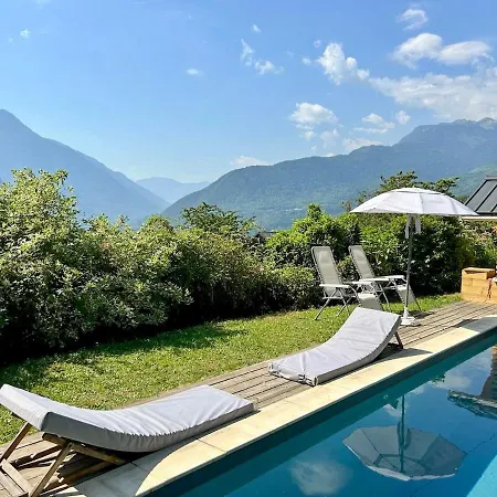 Charming House With Pool In Savoie بيت للعطل